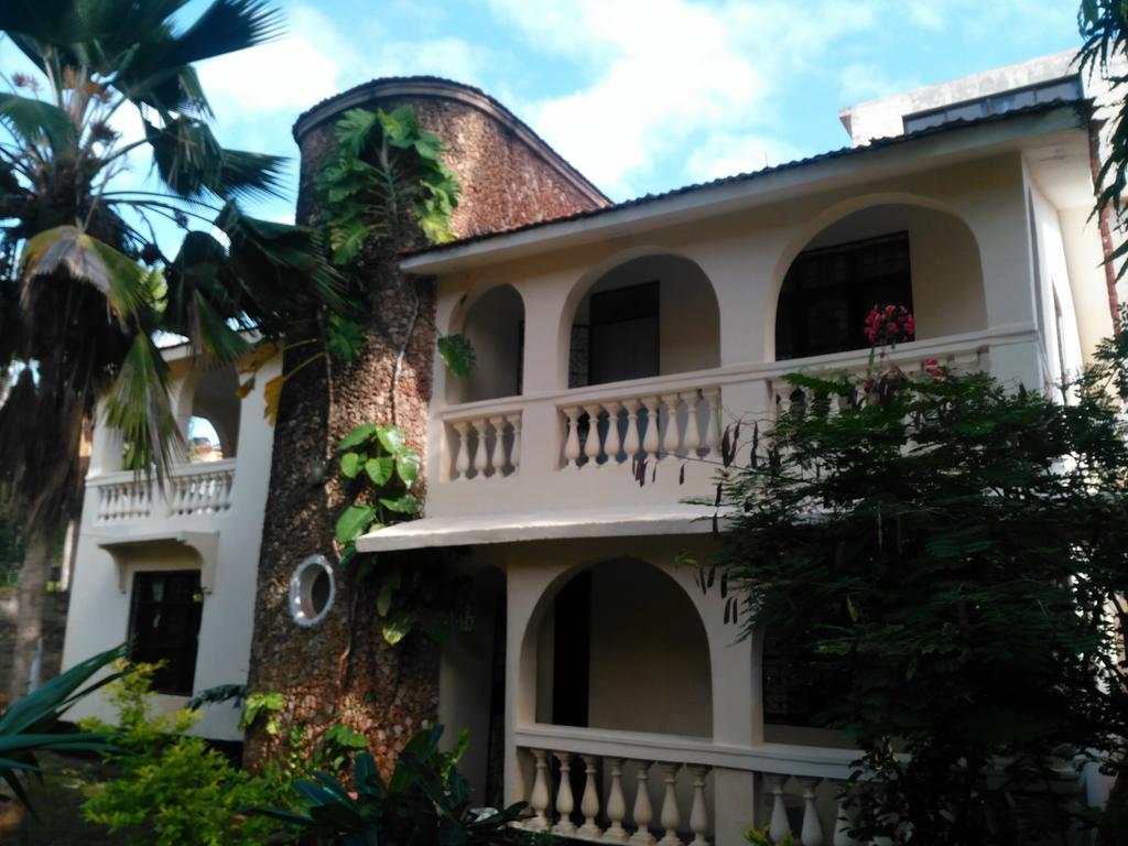 Akogo House - Hostel And Backpackers Mombasa Exteriör bild